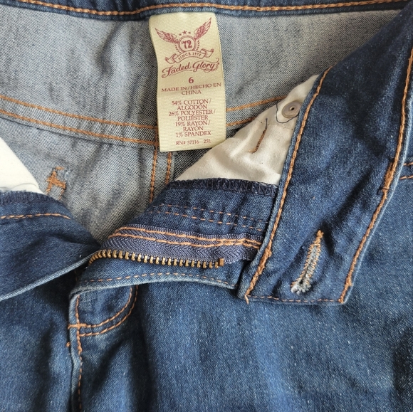 Womens shorts - Picture 3 of 3